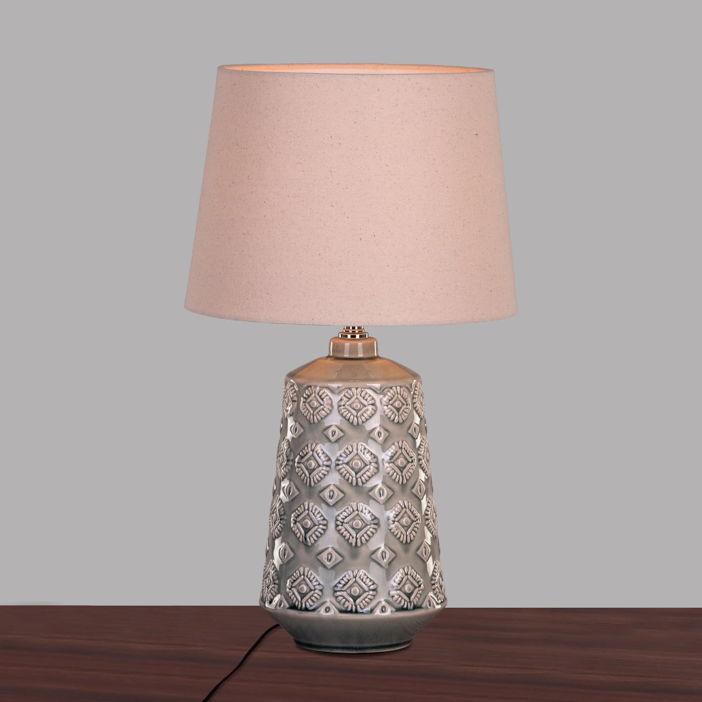 Beach villa-inspired cream ceramic lamp design