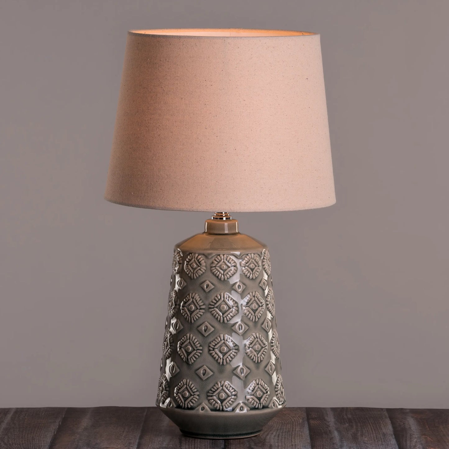 Seaside ambiance from a cream ceramic lamp
