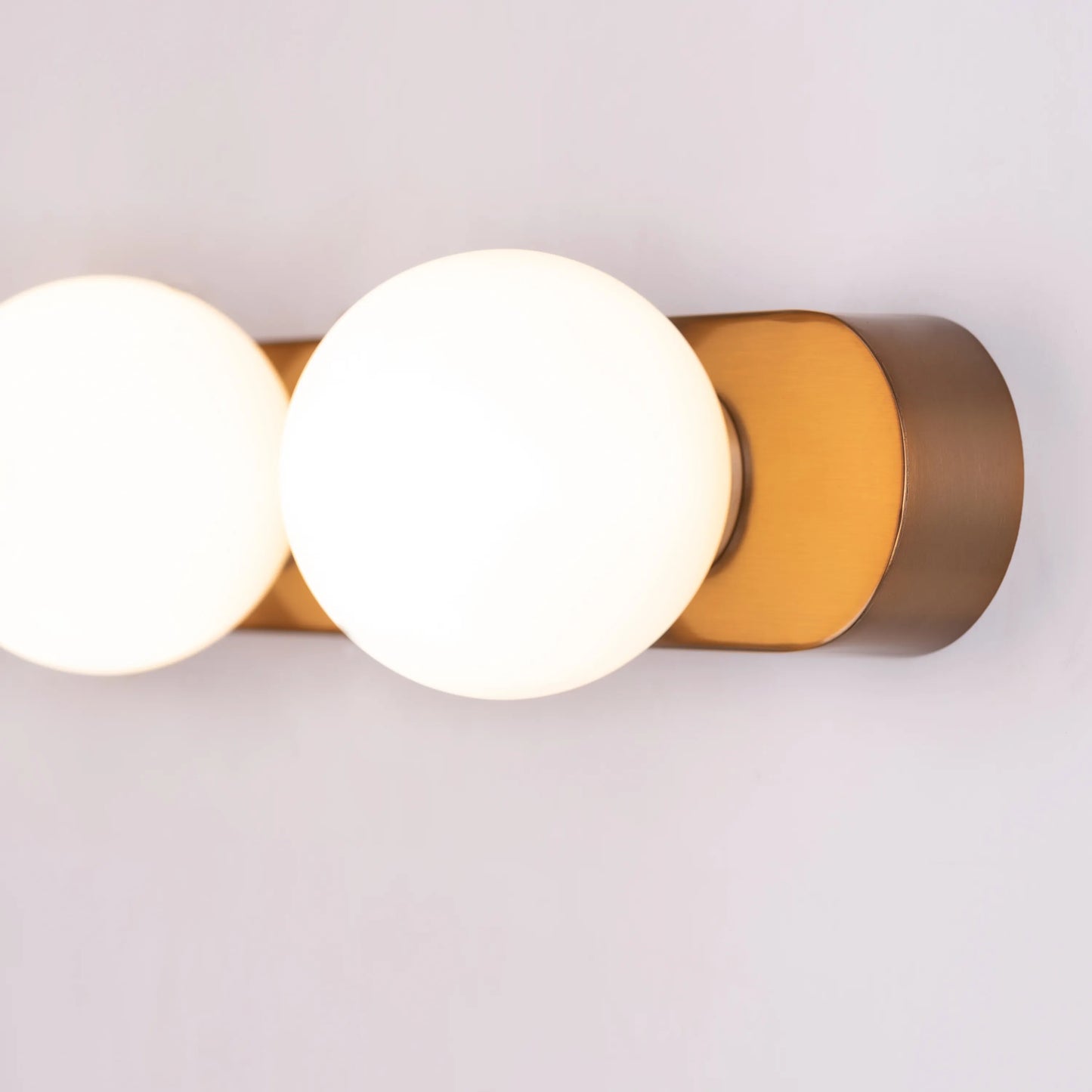 Attitude Vanity Light