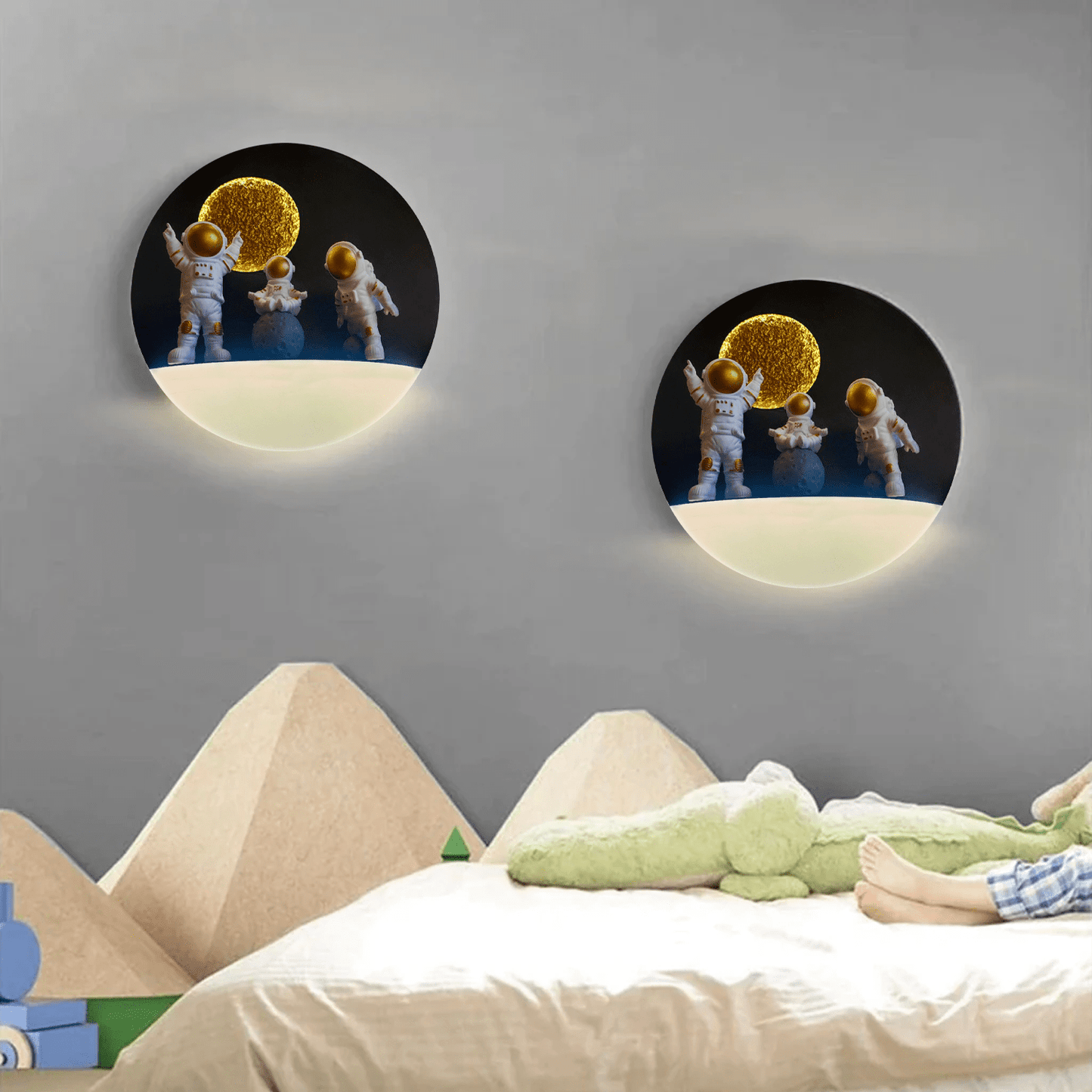 Premium Craftsmanship in Sculptural Wall Lighting