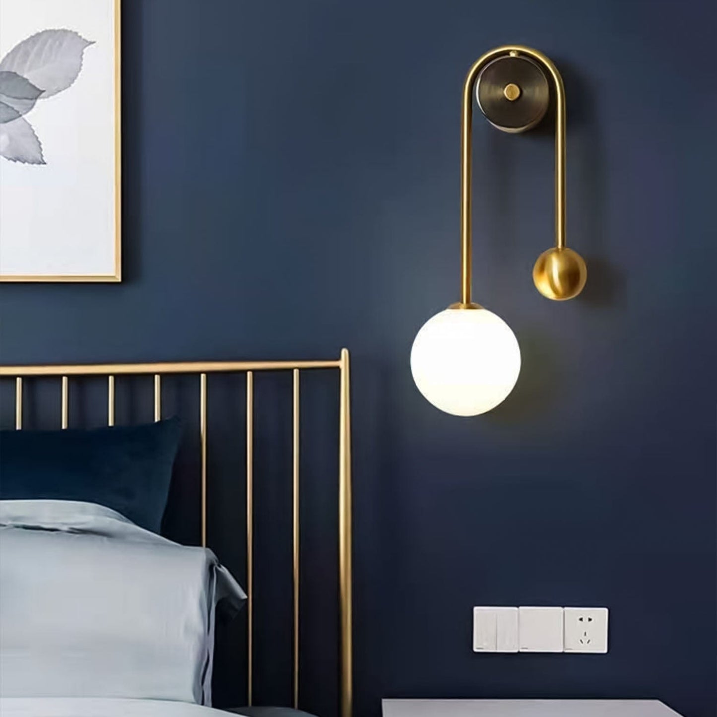 Clou Lavaliere Wall Light - Elegant Metalwork Design