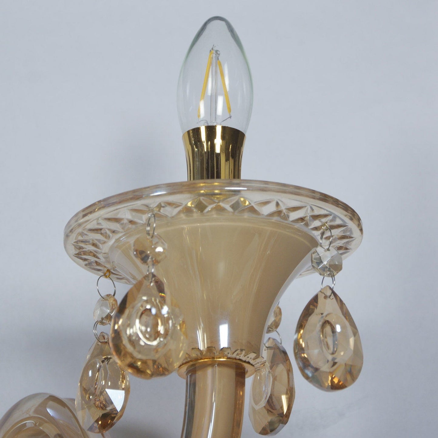 Timeless elegance wall light design