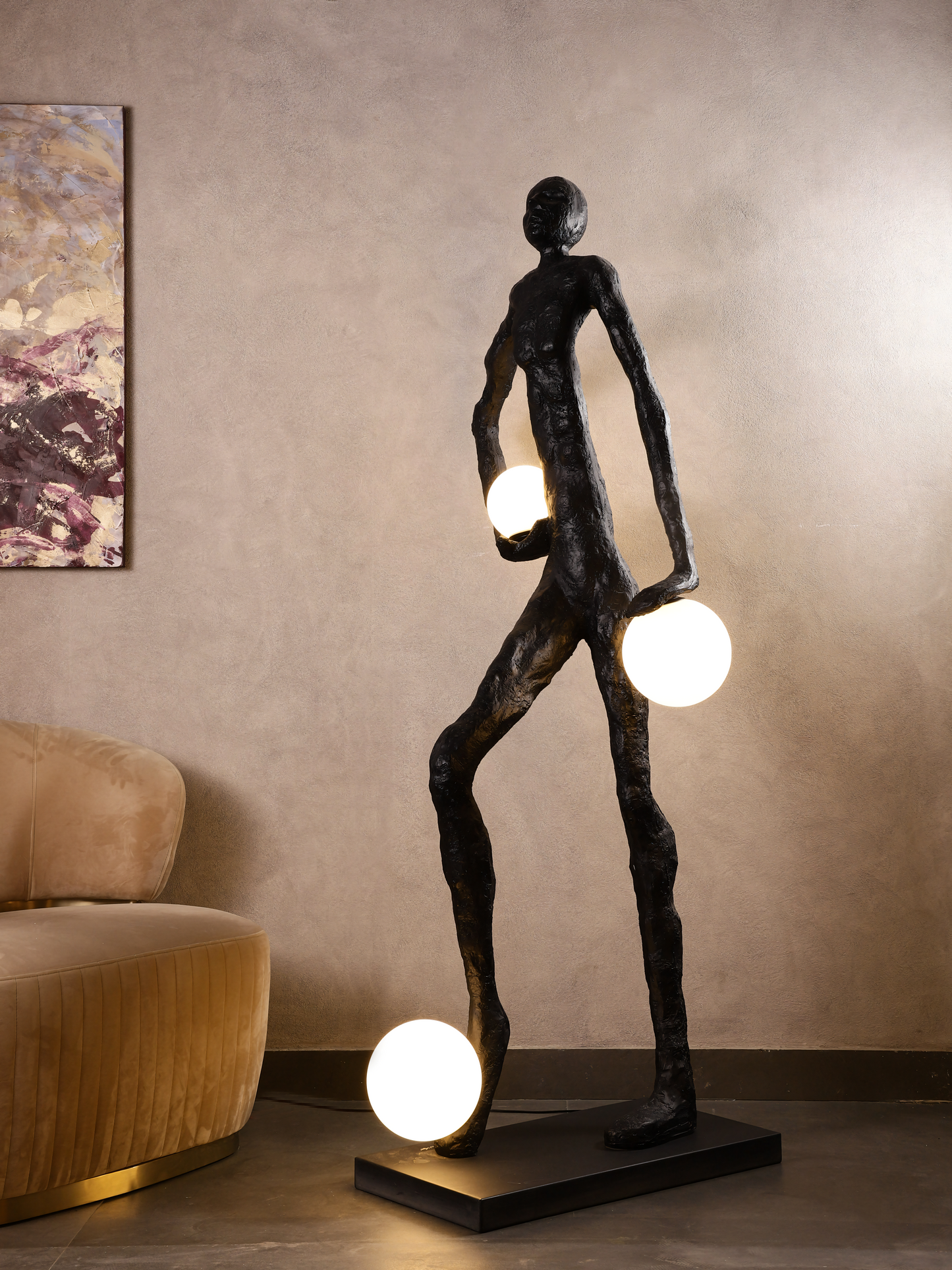 Captivating and sculptural floor lamp with glass globes