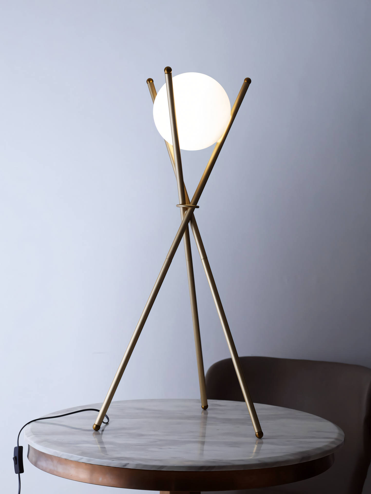 Innovative 3-legged table lamp, modern design