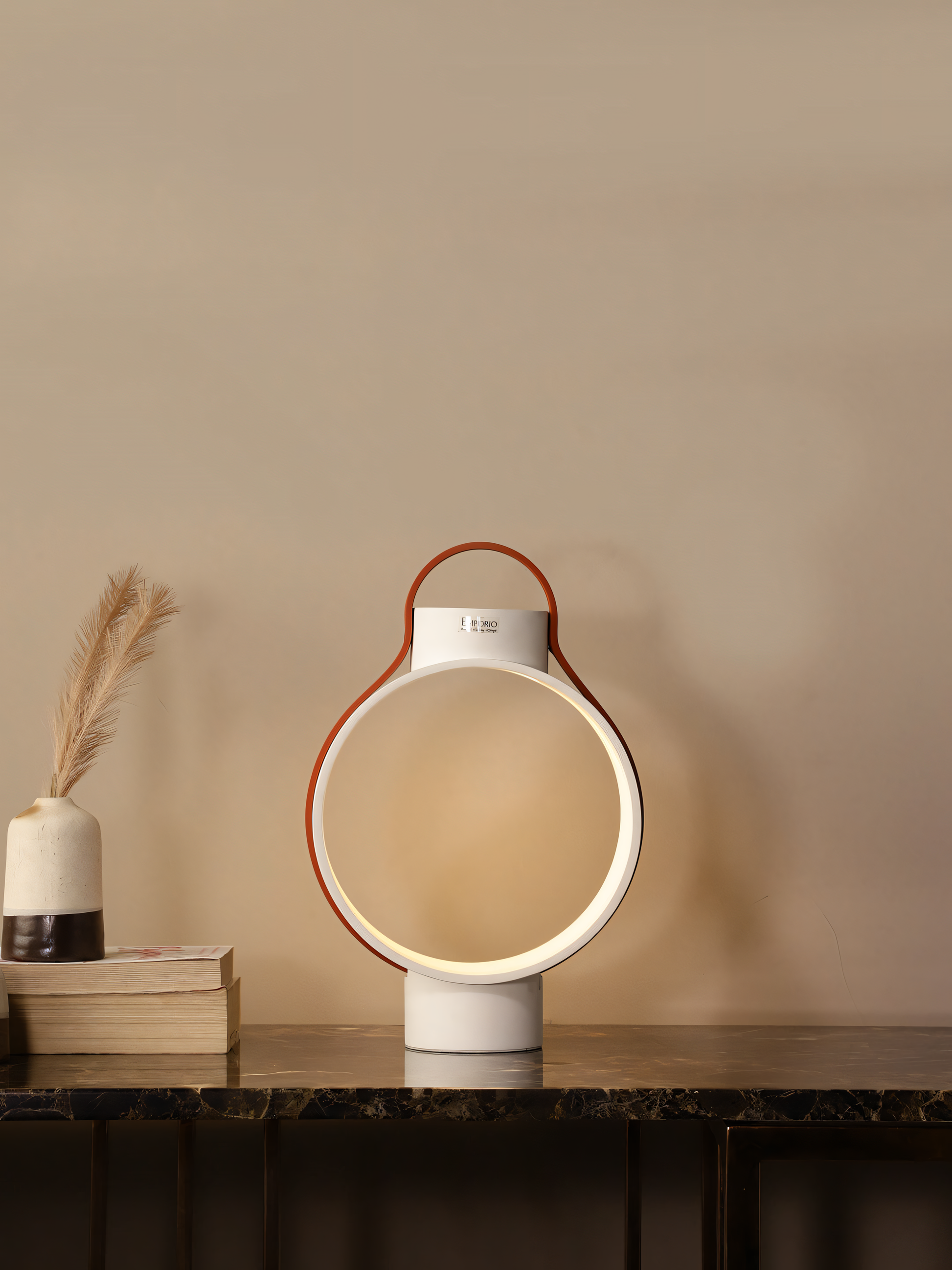 Minimalist Kung Fu-inspired table lamp