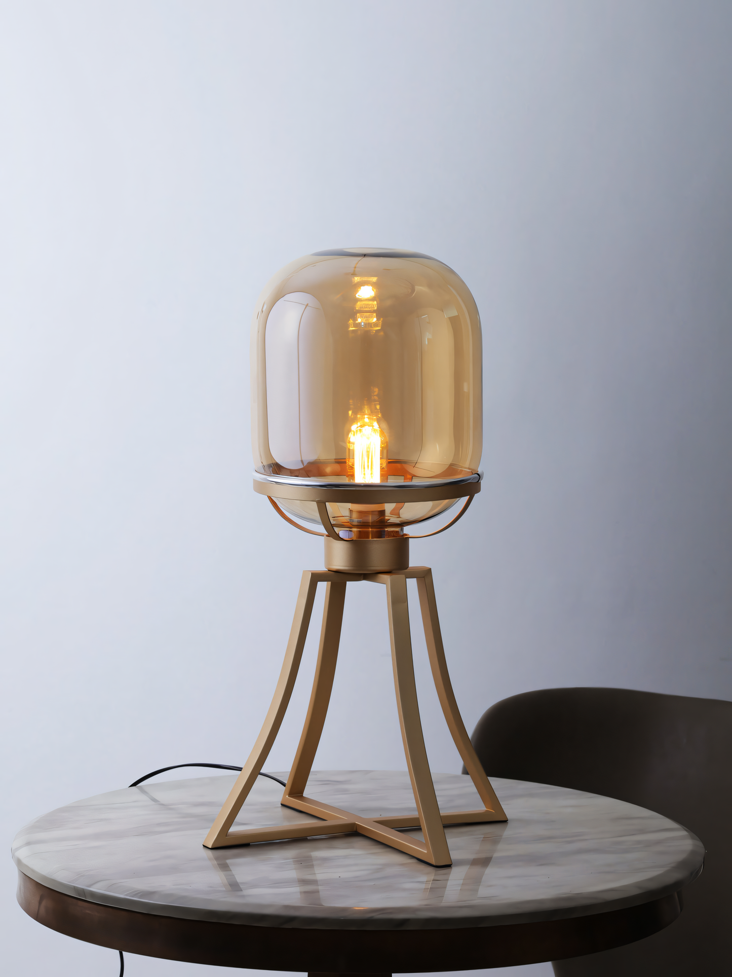 Vintage-inspired table lamp with metal and glass design