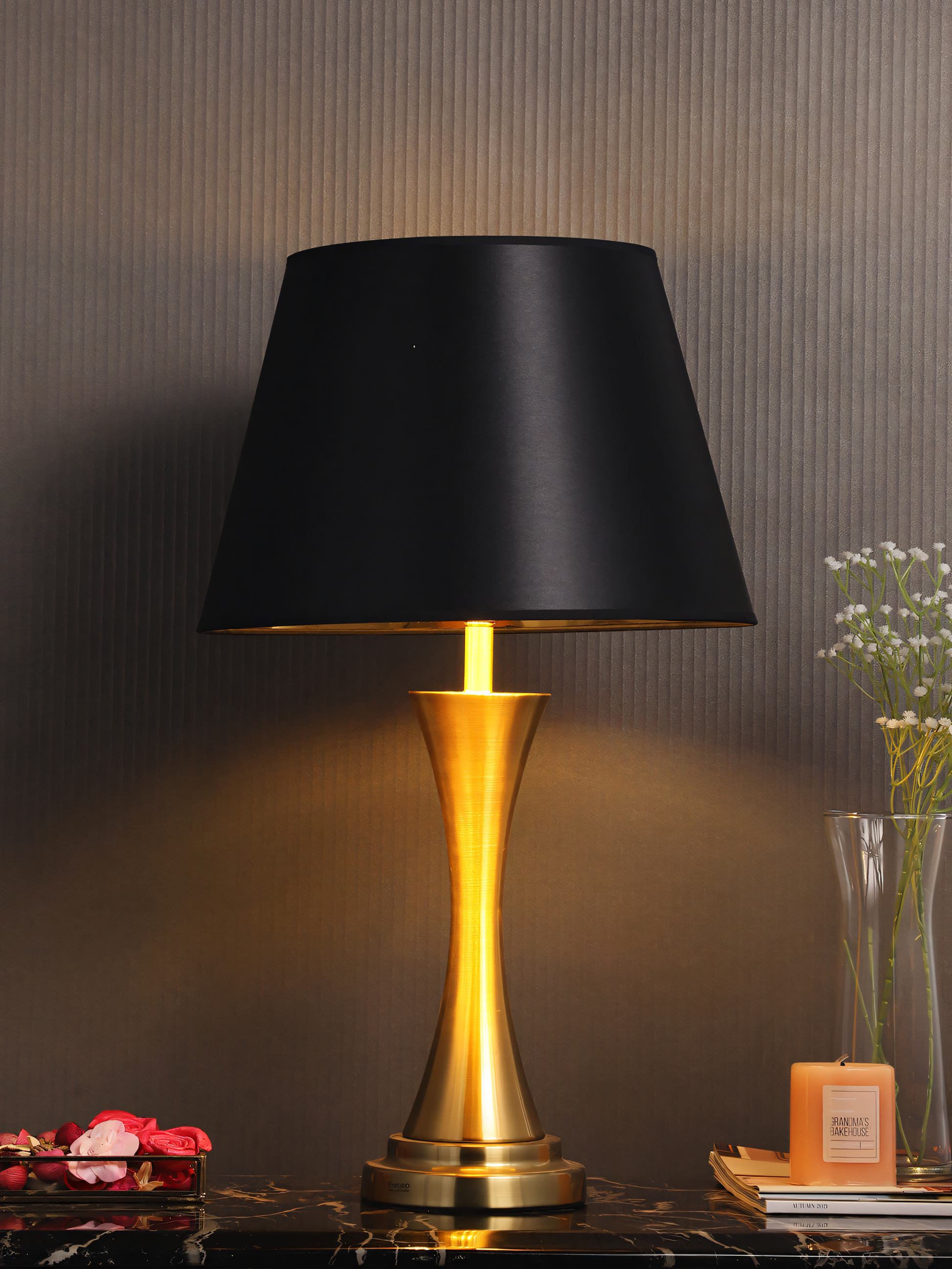 Regal Black and Gold Lamp