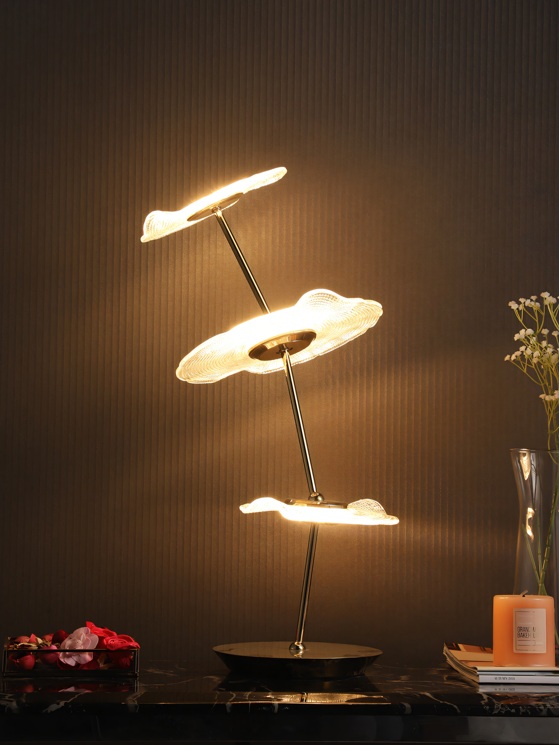 Enchanting 3 Leaf Lamp