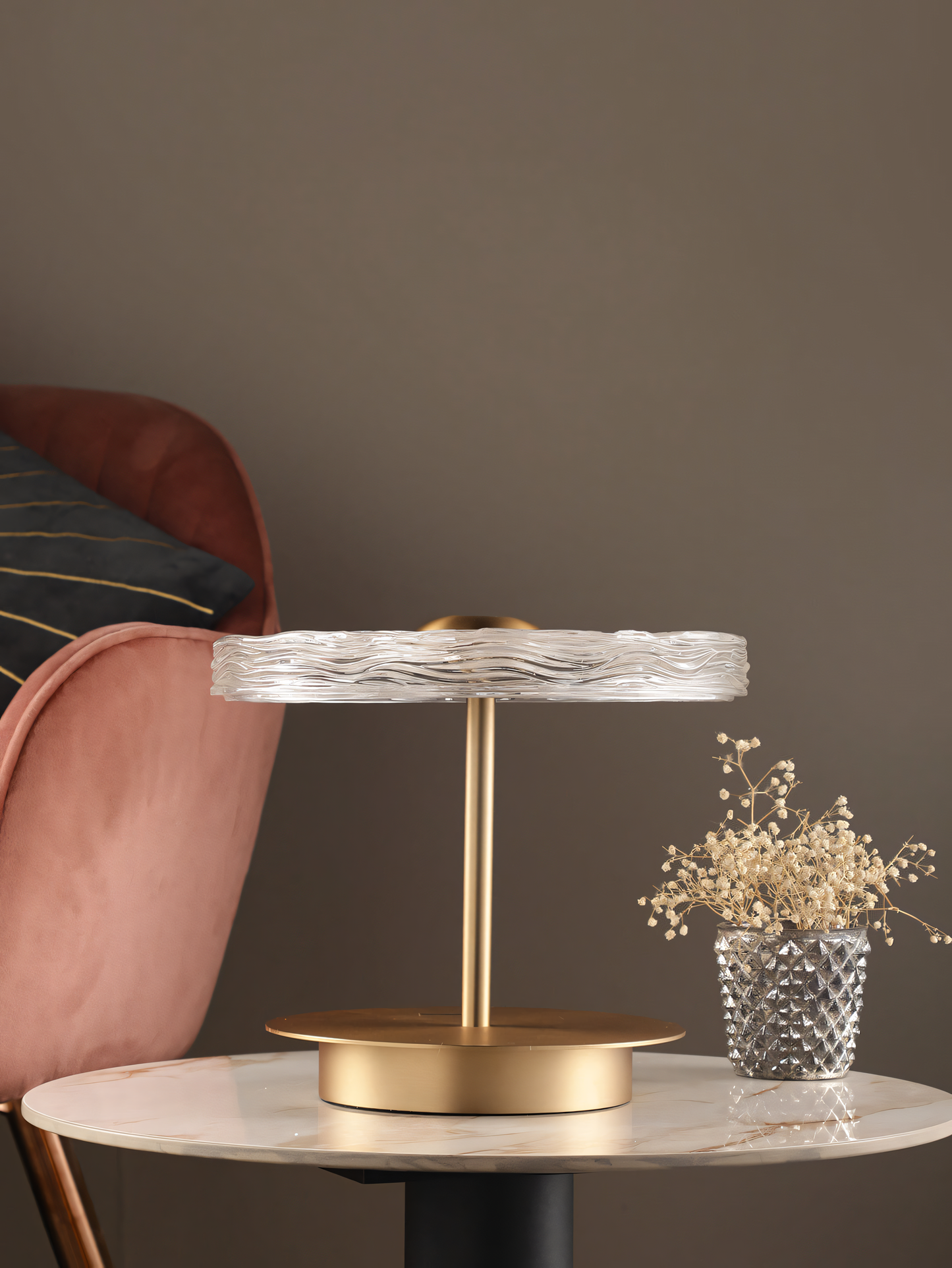 Innovative and elegant table lamp design