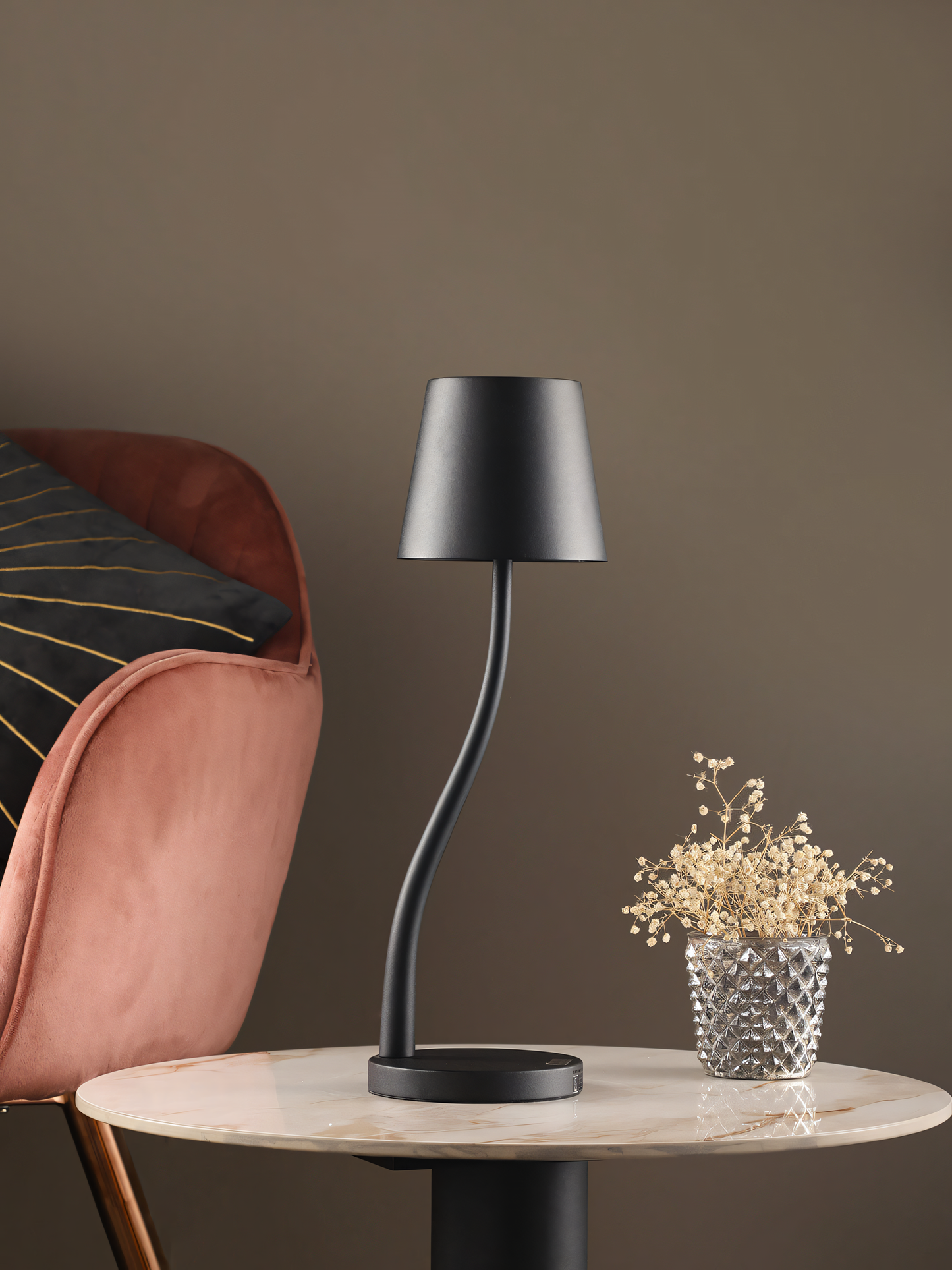 Curved black metal table lamp