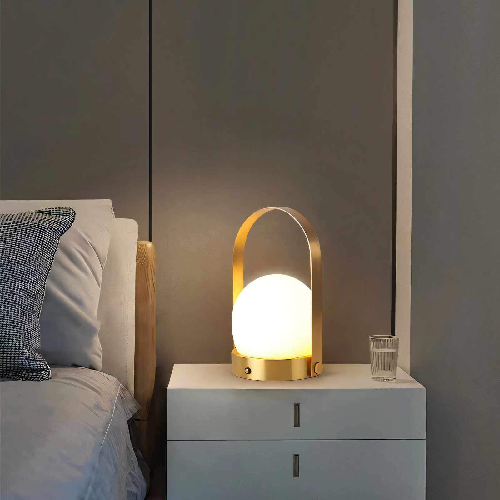 Basket-inspired rechargeable table lamp