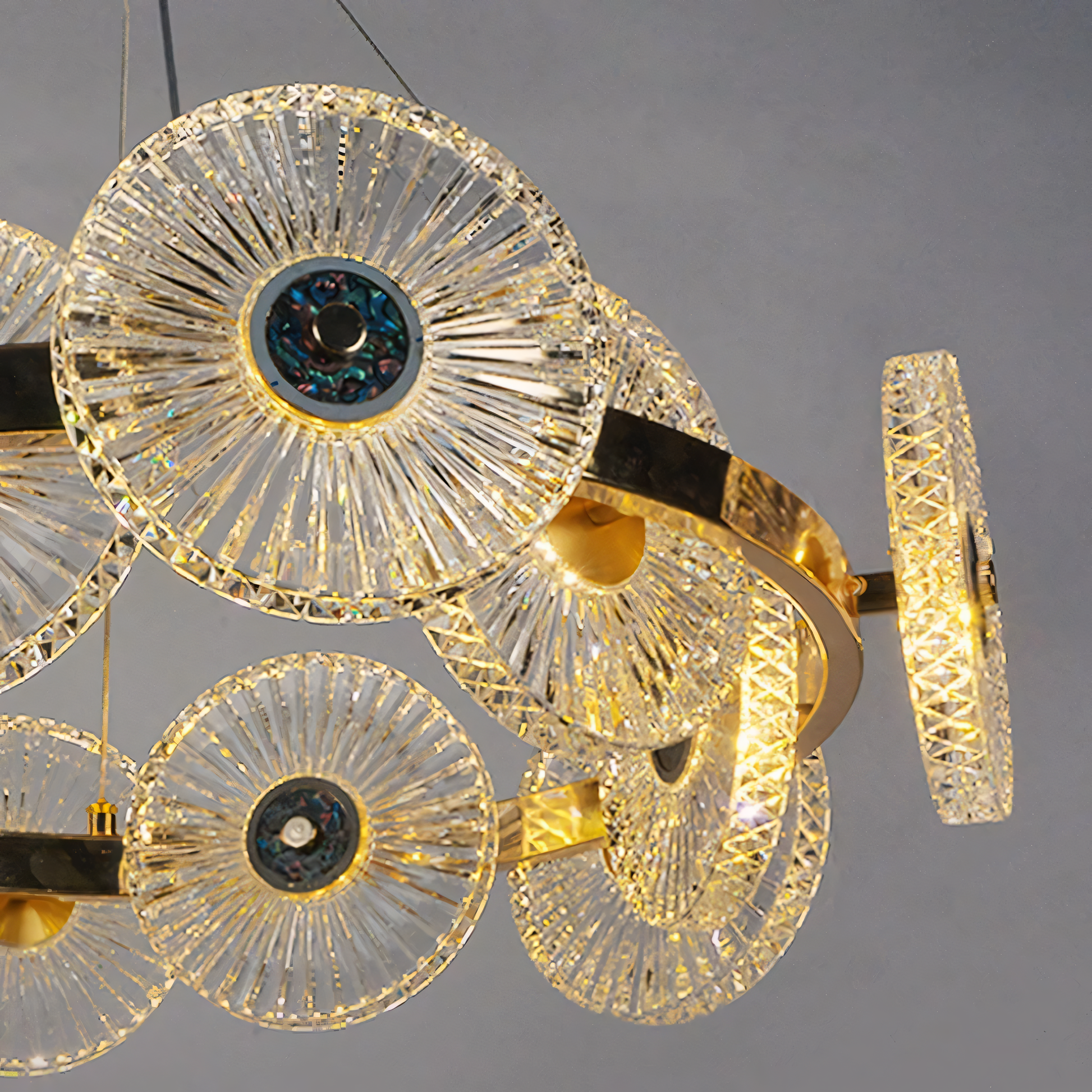 Contemporary and organic design of the Meduza Chandelier