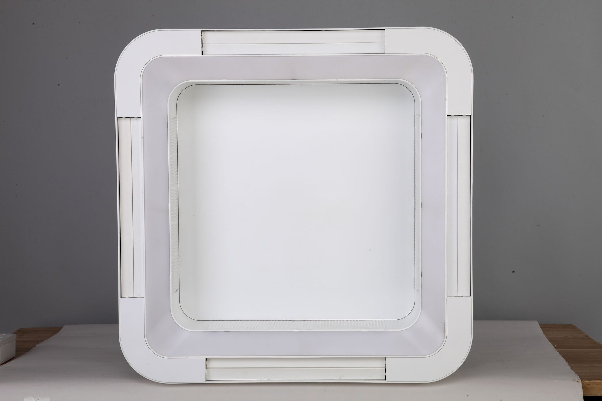 Square white QuadFlow Zen Air with rounded corners and multi-directional intakes