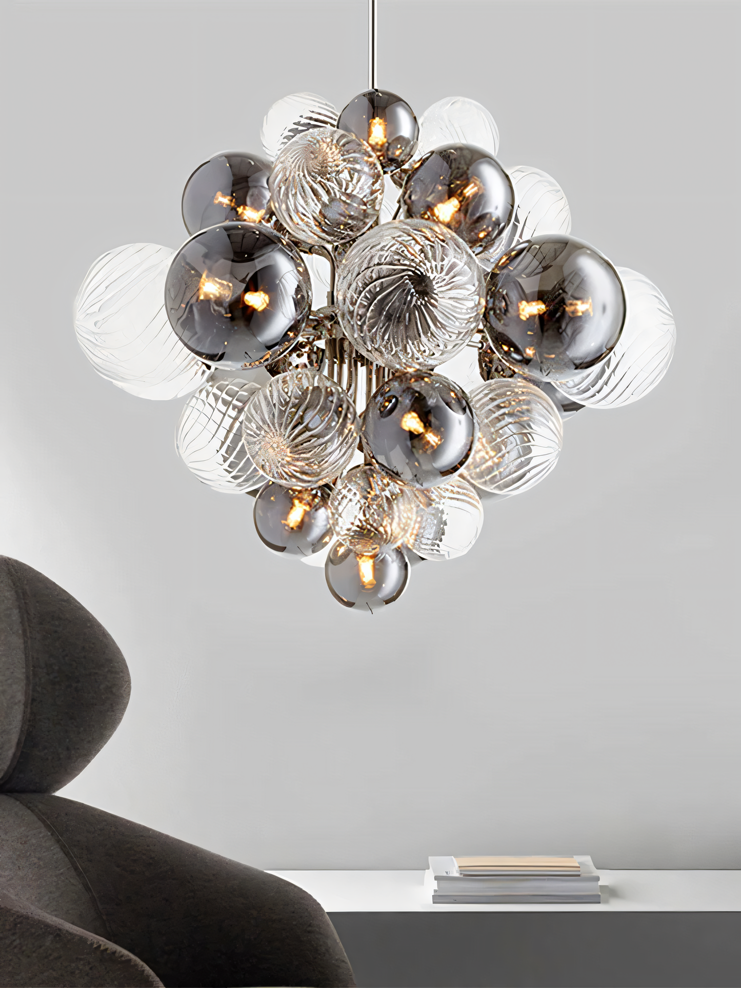 This 25-light chandelier with silver frame and smokey clear glass creates a beautiful interplay of light and shadow, ideal for living rooms and dining rooms.