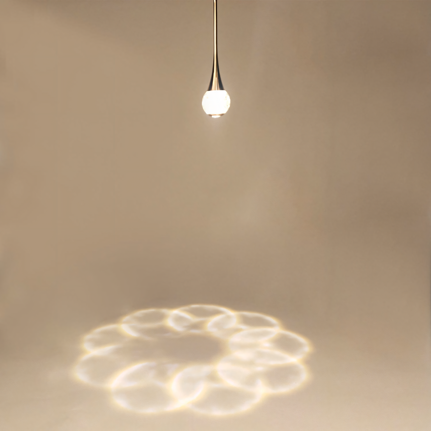 Symbol of life: Shimmering LED chandelier in golden tones