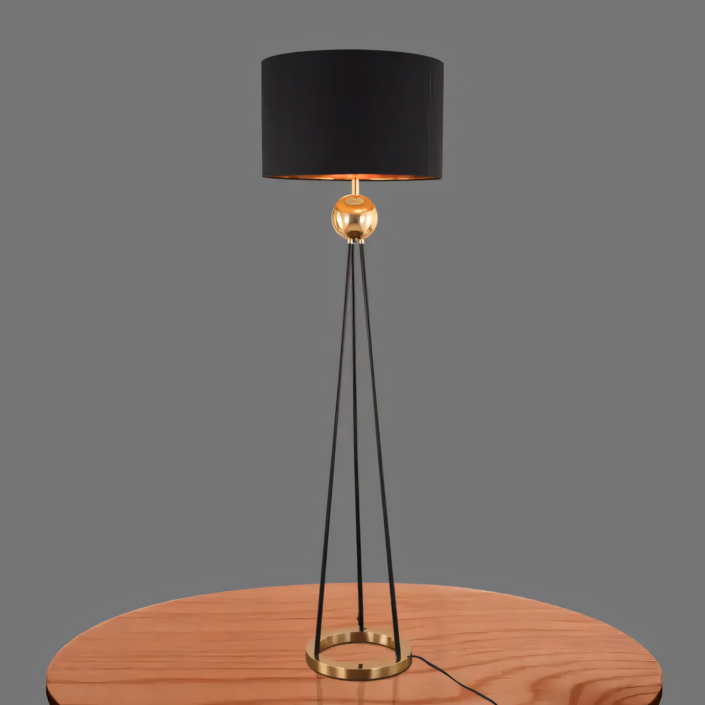 Elegant and modern floor lamp with contrasting finishes