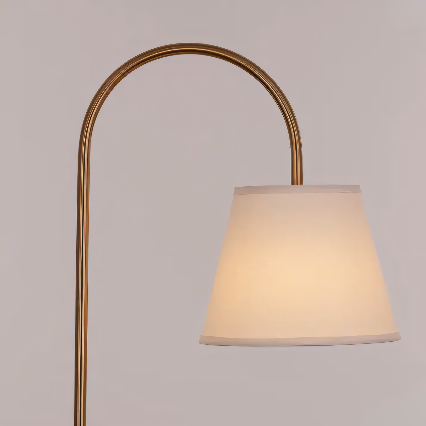 Timeless floor lamp with vintage matte gold finish