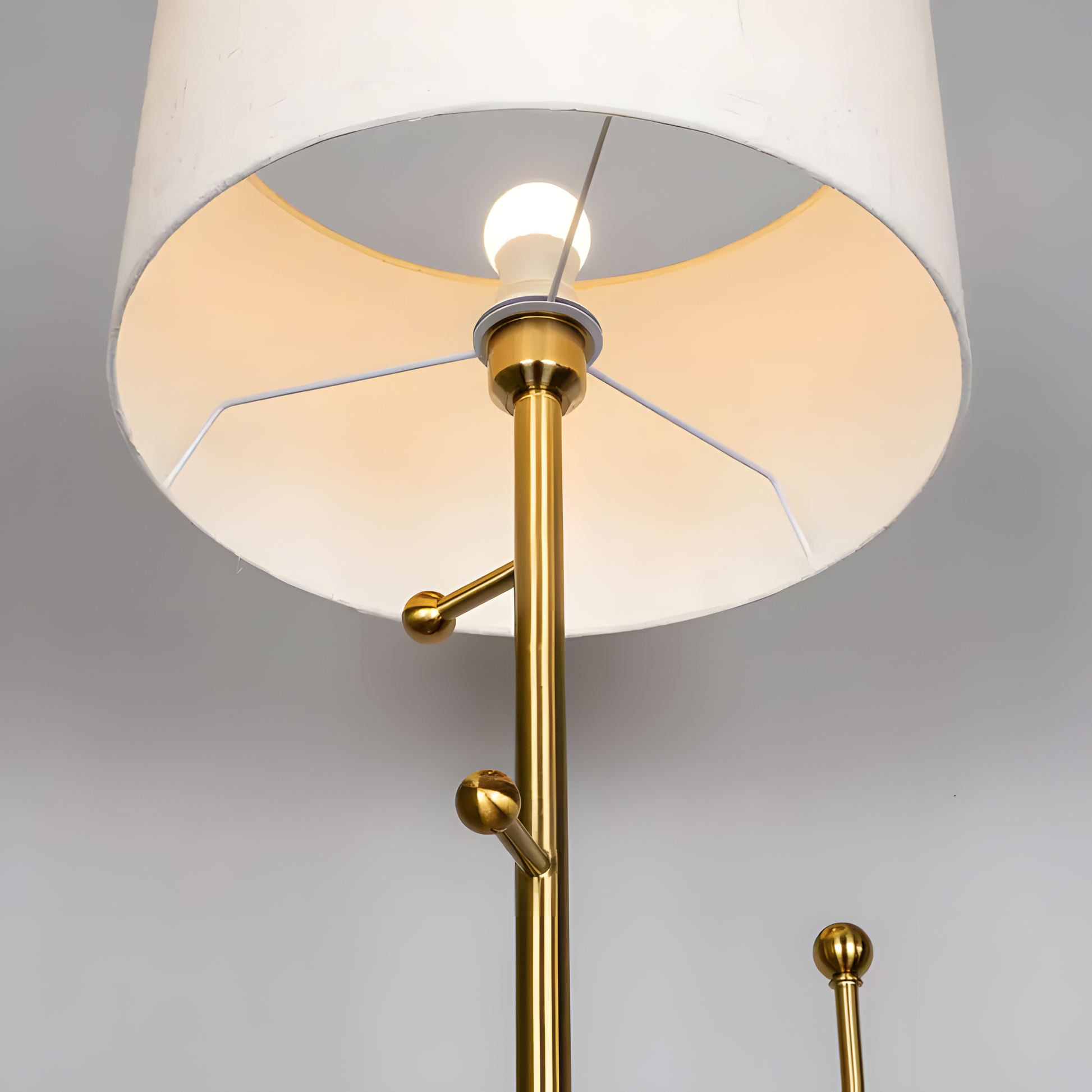 Versatile design of the Discovered (Marble) Floor Lamp