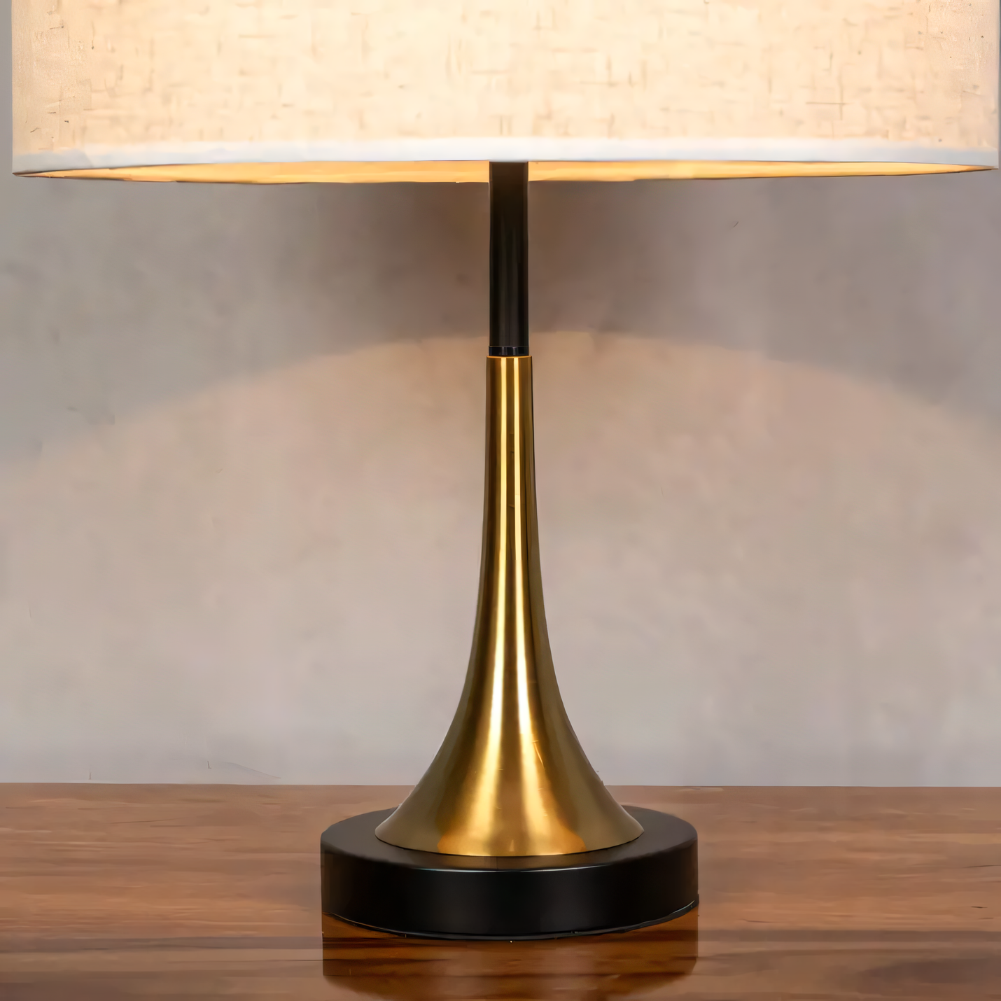 Captivating marble lamp for the golden kingdom