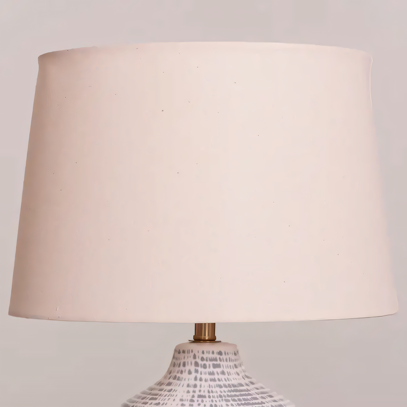 Contemporary ceramic lamp with neutral tones