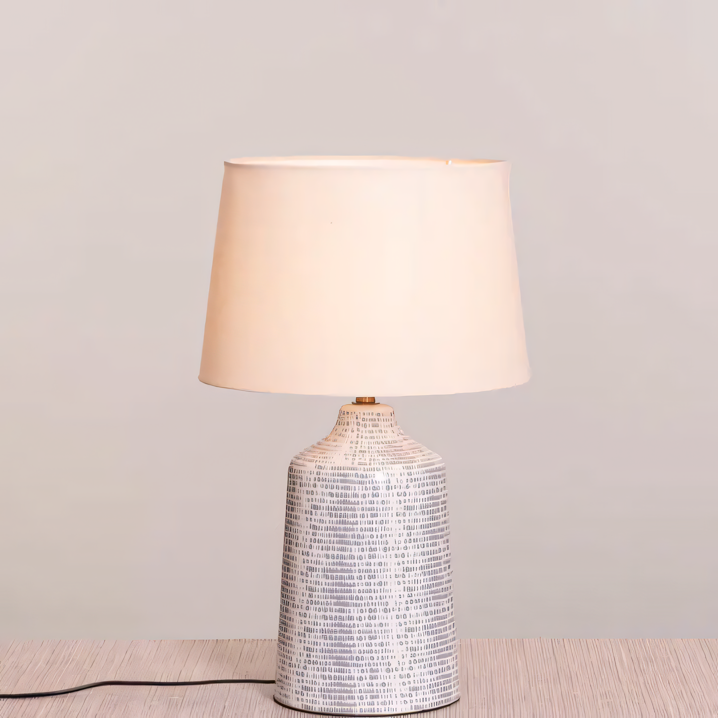 Minimalist ceramic lamp for modern study