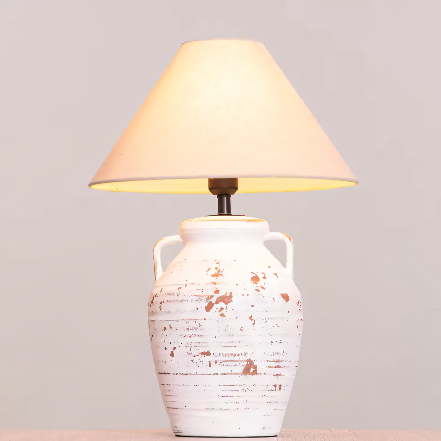 Timeless elegance meets modern sophistication in this table lamp