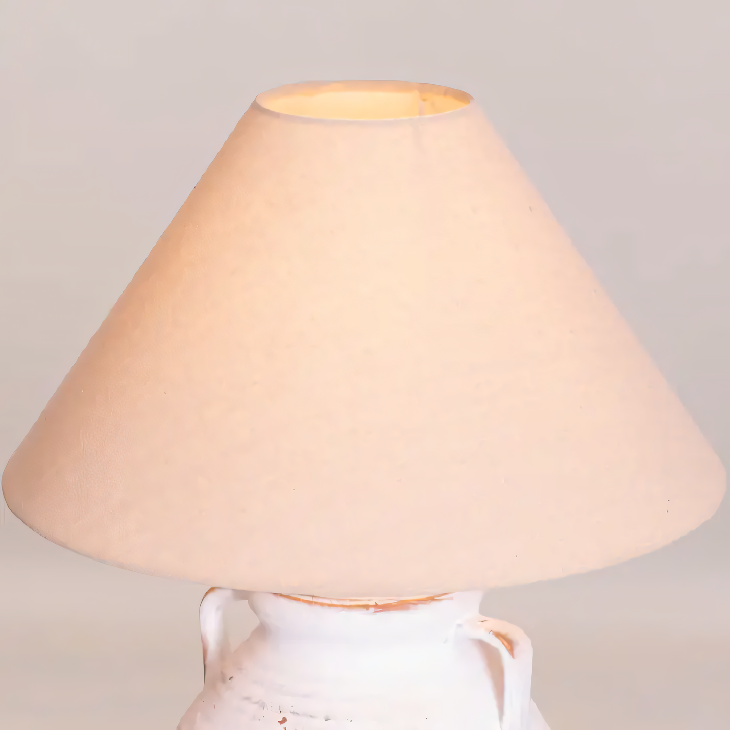 Warm and inviting white and beige table lamp