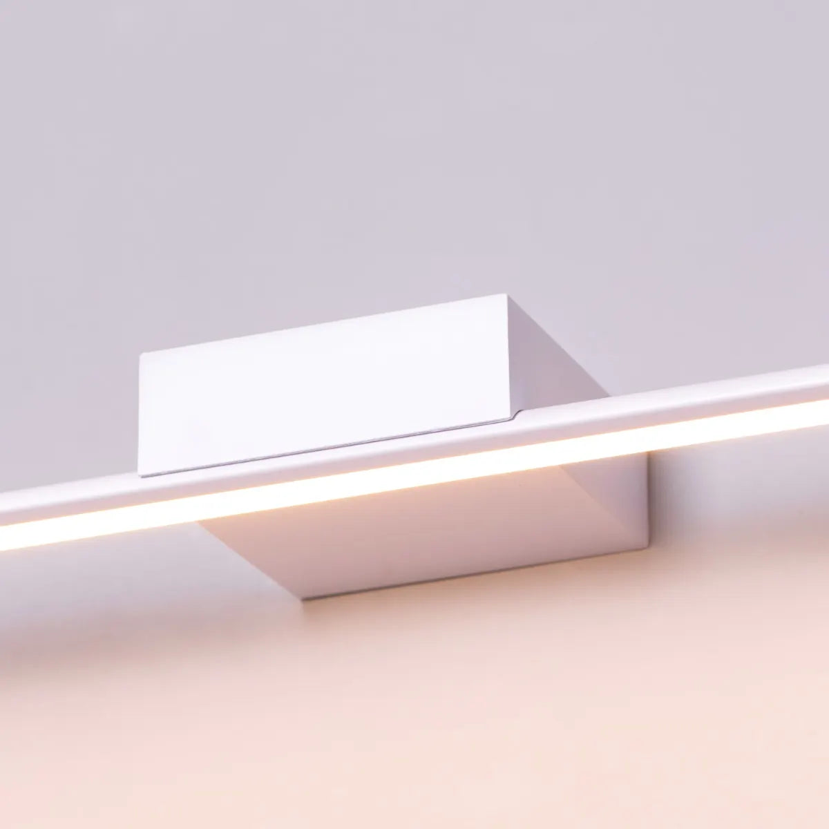 Streamline Vanity Light