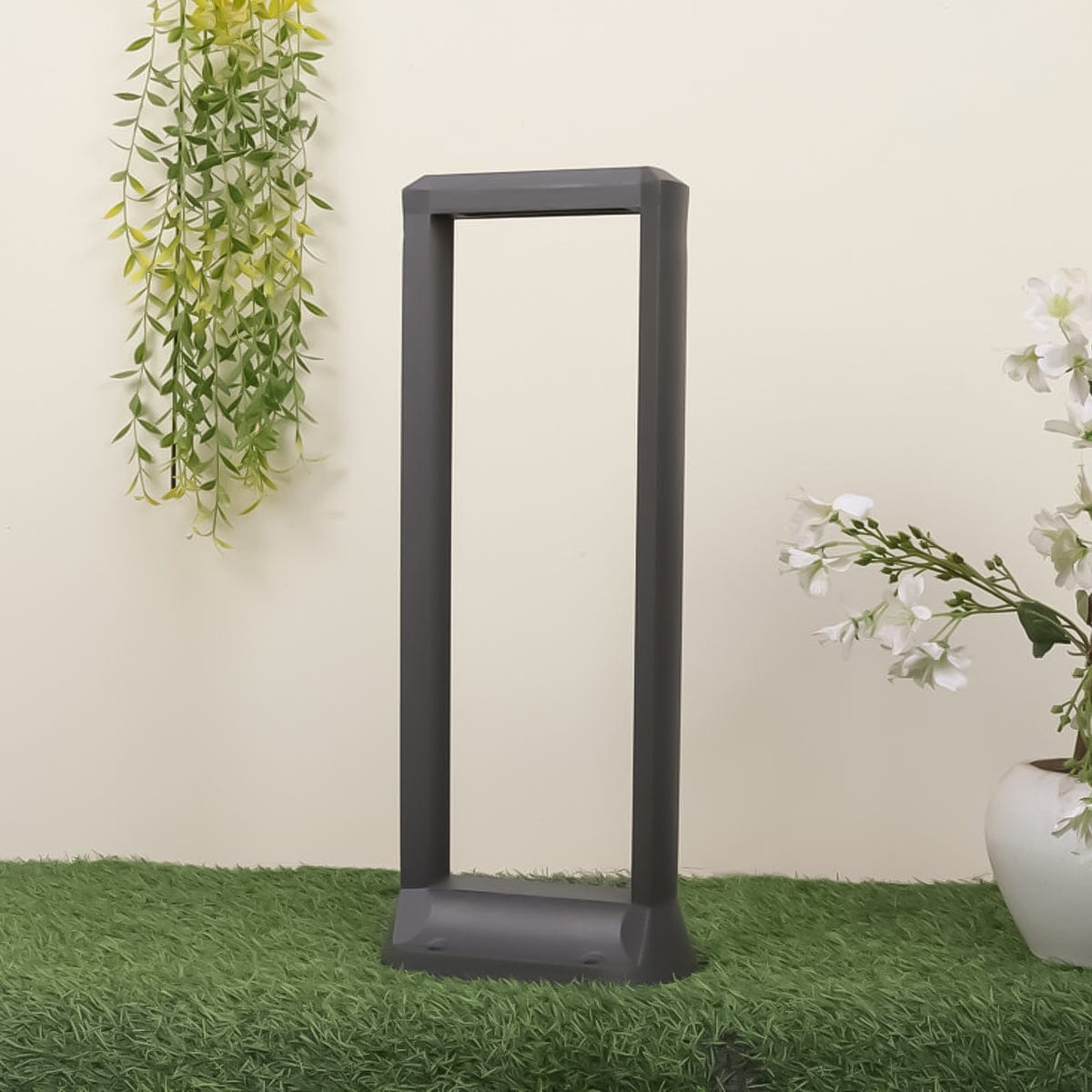 Sustainable hatch bollard lights for eco-conscious gardens