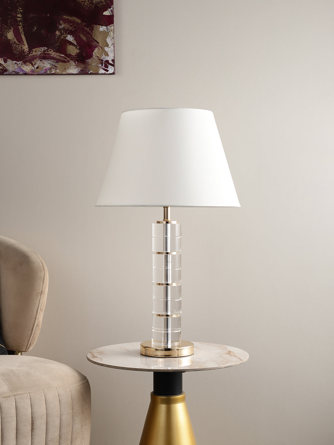 Timeless table lamp with clear glass base