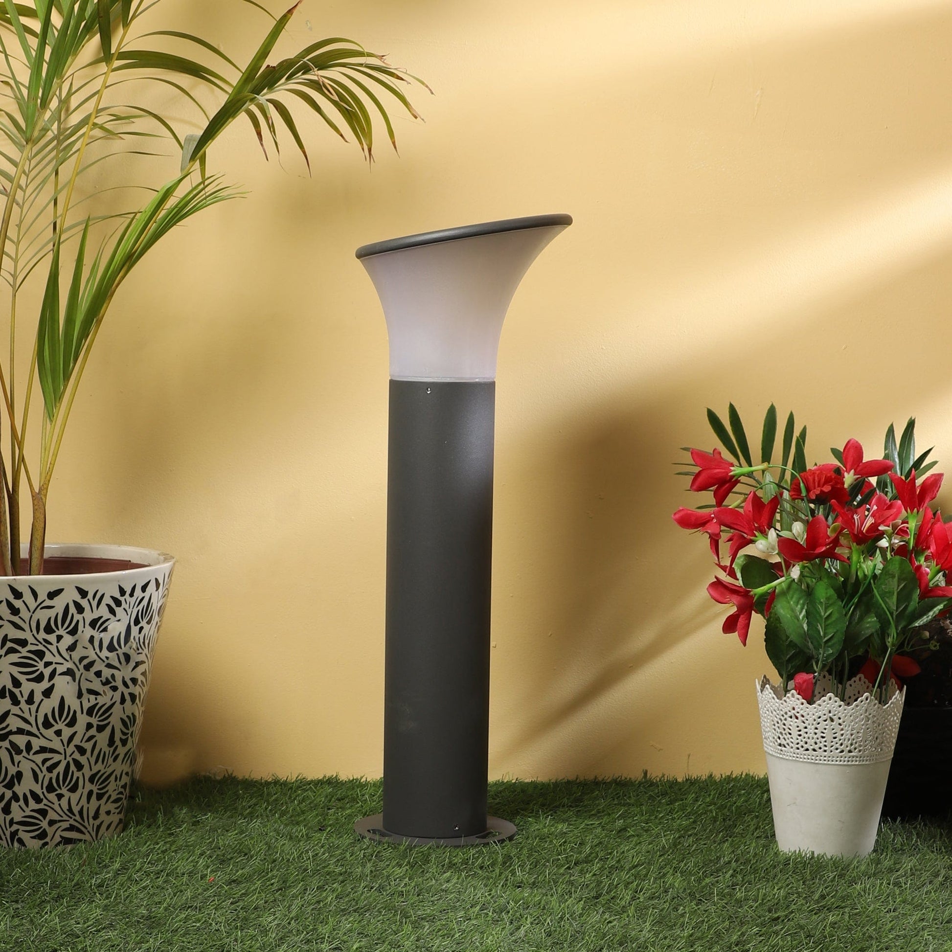 HC 7299 - Bollard casting warm coastal glow