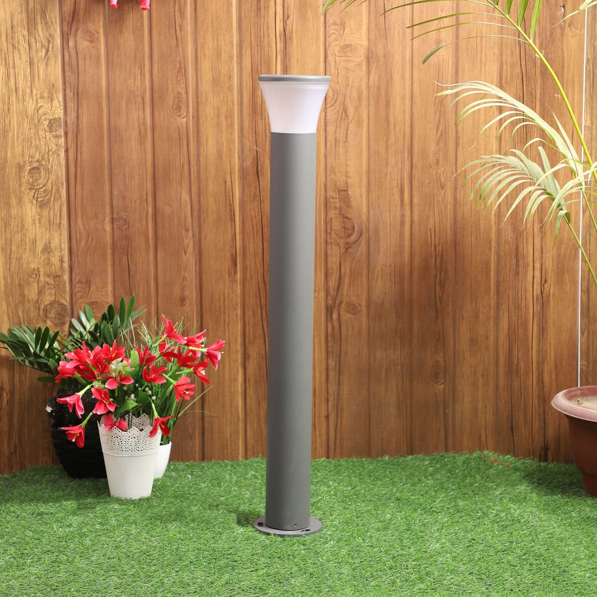 Innovative cylindrical bollard lights for Nordic-inspired gardens