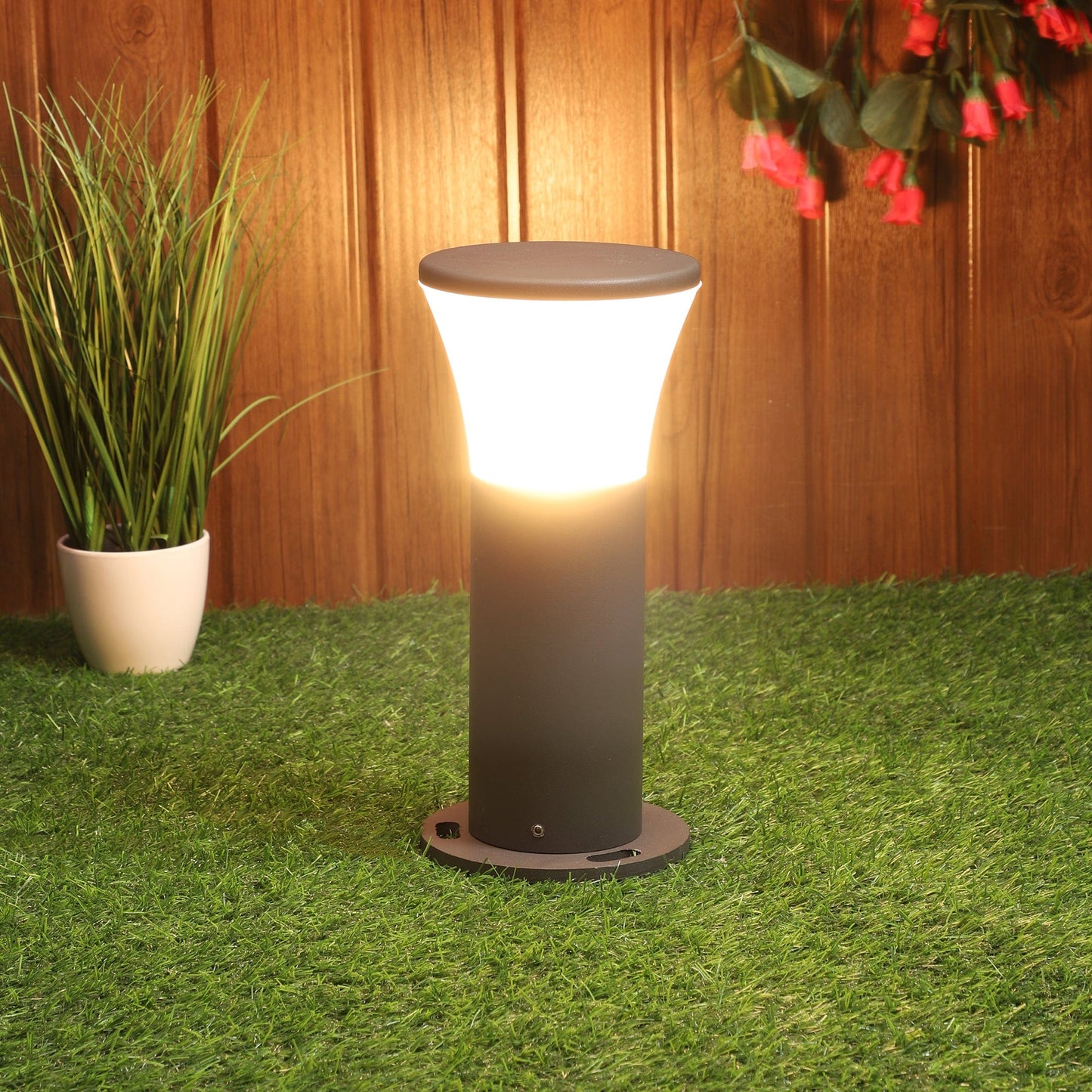 Cylindrical bollard garden light with modern Norse design